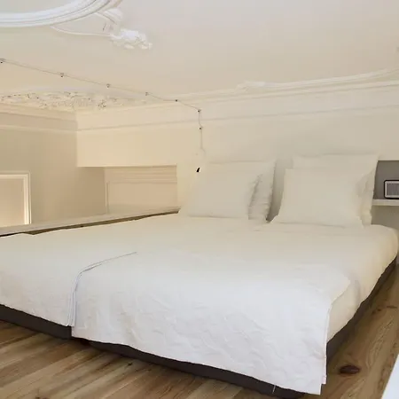 77 Apartment *